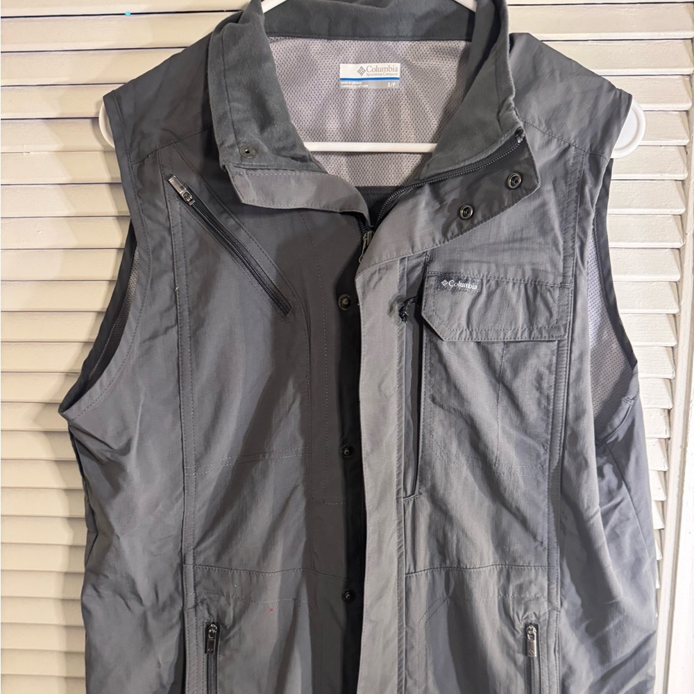 Columbia Omni-Shade Gray Utility Vest Men’s Small